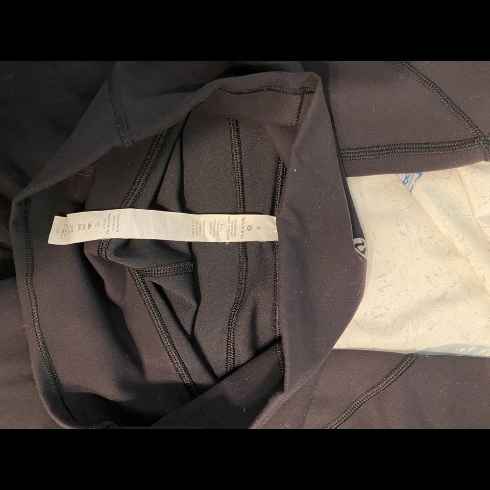lululemon in movement black leggings 25”